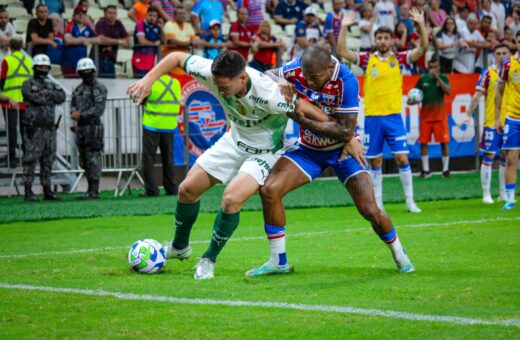 Lance durante partida entre Fortaleza (CE) e Palmeiras (SP), válido pelo Campeonato Brasileiro de 2023 Série A, neste domingo (26), na Arena Castelão em Fortaleza CE - Foto: Joceleo Venâncio/Futura Press/Futura Press/Estadão Conteúdo