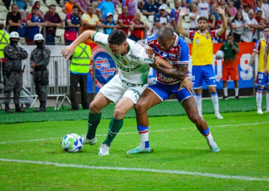 Lance durante partida entre Fortaleza (CE) e Palmeiras (SP), válido pelo Campeonato Brasileiro de 2023 Série A, neste domingo (26), na Arena Castelão em Fortaleza CE - Foto: Joceleo Venâncio/Futura Press/Futura Press/Estadão Conteúdo