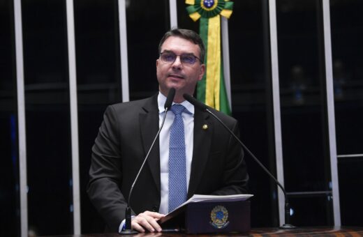 STF: À tribuna, em discurso, senador Flávio Bolsonaro (PL-RJ). Foto: Jefferson Rudy/Agência Senado