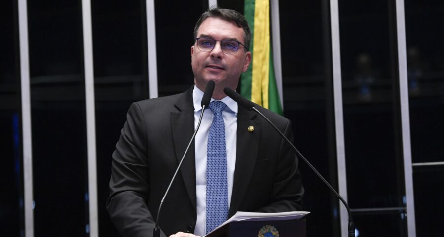 STF: À tribuna, em discurso, senador Flávio Bolsonaro (PL-RJ). Foto: Jefferson Rudy/Agência Senado