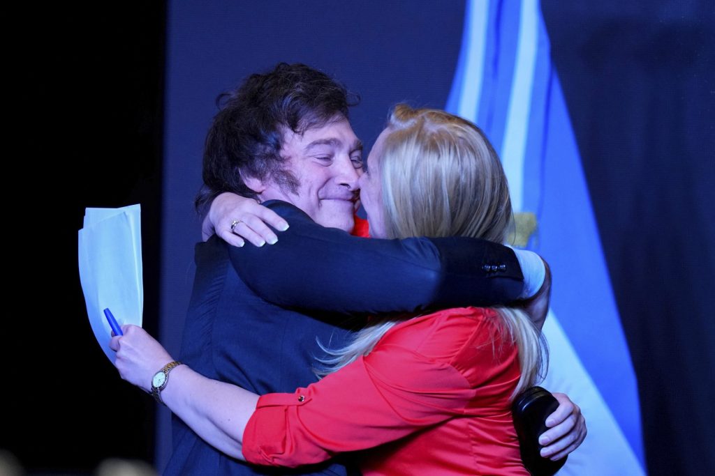 'Hoje começa o fim da decadência da Argentina', diz Milei após vitória