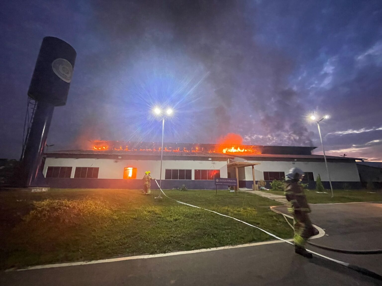 Incêndio destrói alojamento do Cieps na capital do Acre