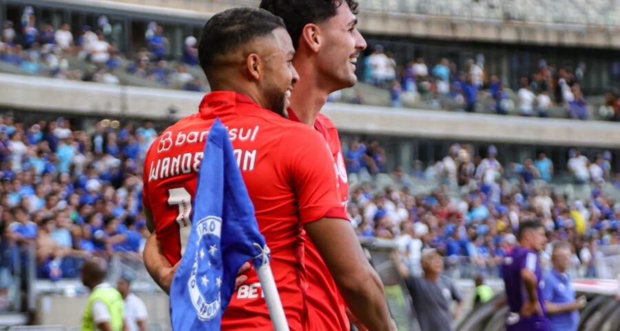 Wanderson jogador do Internacional comemora seu gol durante partida contra o Cruzeiro no estádio Mineirão pelo campeonato Brasileiro A 2023 - Foto: Gilson Lobo/Agif - Agência De Fotografia/Estadão Conteúdo