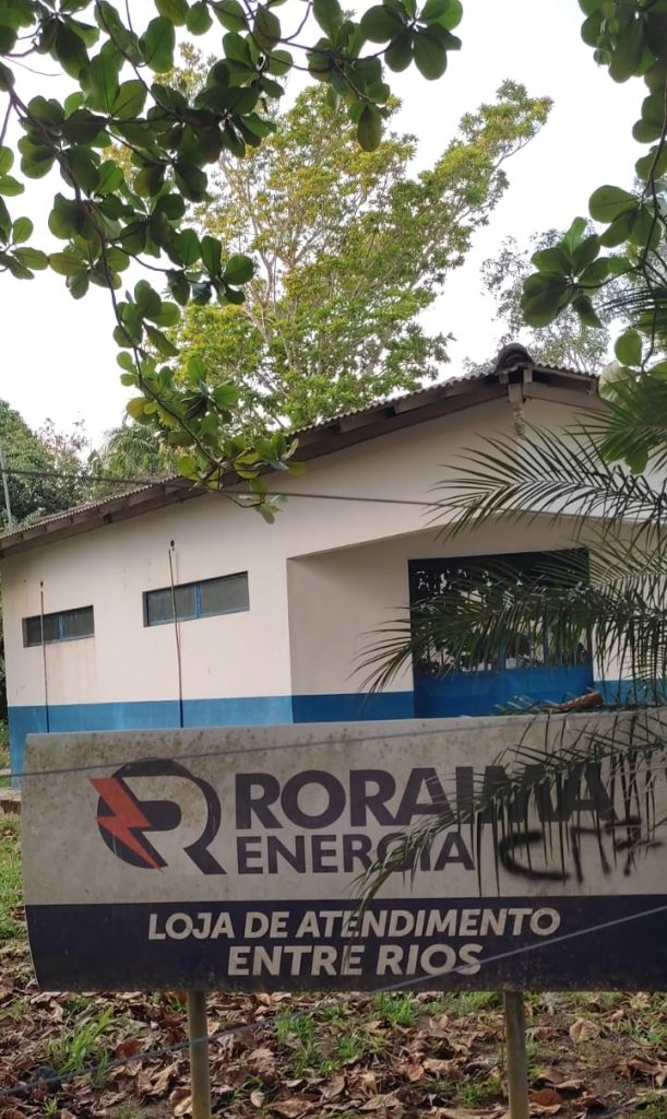 Escritório da Roraima Energia na Vila de Entre Rios está abandonado - Foto: Arquivo Pessoal