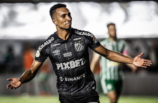 Lucas não joga contra o Cuiabá na próxima segunda-feira (6). O jogador foi suspenso no último jogos do Santos - Foto: Reprodução/ Instagram @olucasbraga