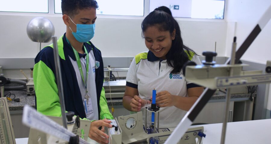 A Fundação oferta de Ensino Médio Técnico nas áreas de Informática e Mecatrônica - Foto: Divulgação/ Fundação Matias Machline