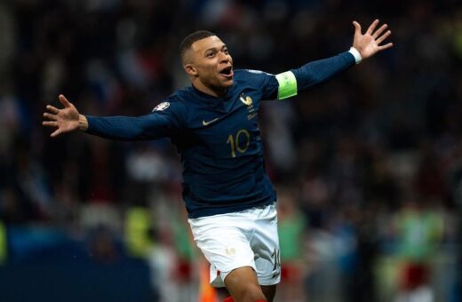 Mbappé alcança 300 gols na carreira mais rápido que Messi e CR7