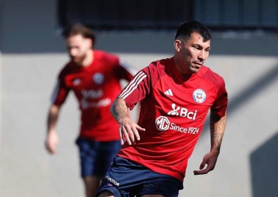 Vasco comemora momento Medel leva cartão pela seleção chilena - Foto: Reprodução / Instagram@laroja