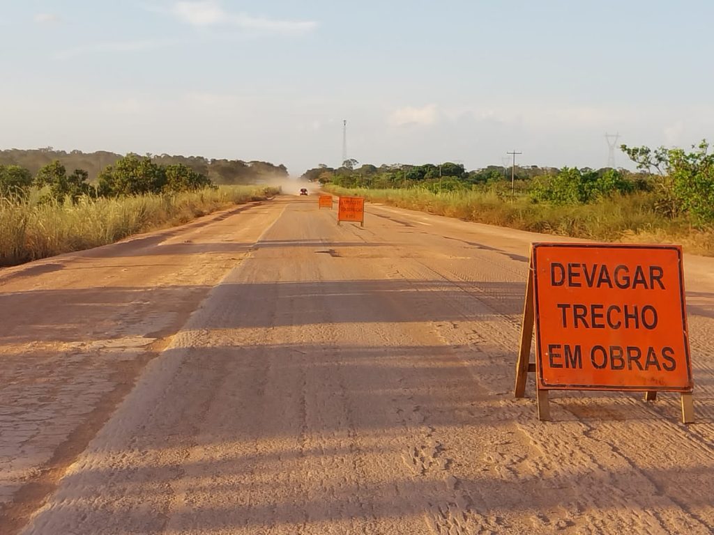 Motoristas devem ter atenção com trechos em obras de estradas de Roraima