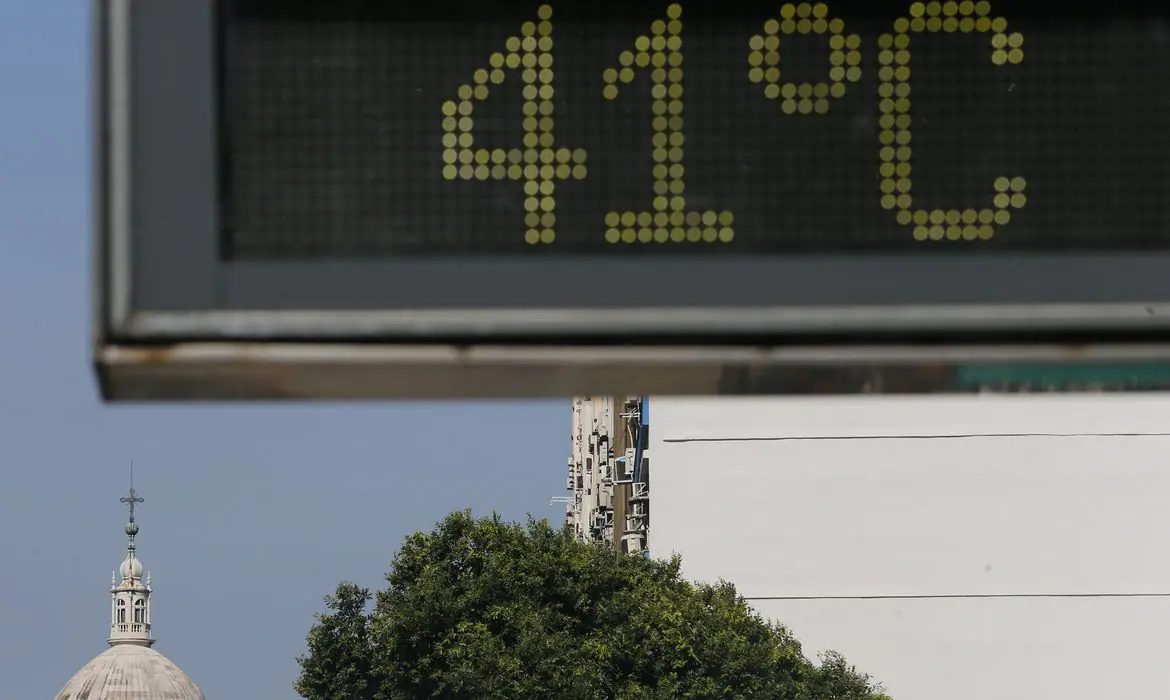Onda do calor temperaturas altas atingem 12 estados Brasil