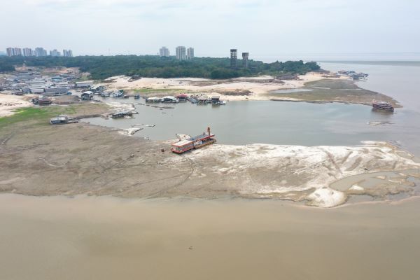 Seca do Rio Negro na orla de Manaus- Foto: Gilmar Honorato/SGB