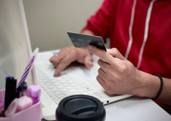 Compra online na Black Friday - Foto: Divulgação/PC-AM Lyandra Peres