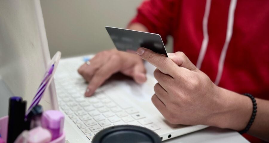 Compra online na Black Friday - Foto: Divulgação/PC-AM Lyandra Peres