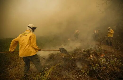 Pantanal incêndios cercam rodovias e destruição chega a 950 mil hectares