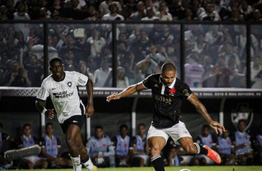 Paulo Henrique faz fila e marca o gol que deu a vitória ao Vasco - Foto: Leandro Amorim : Vasco da Gama