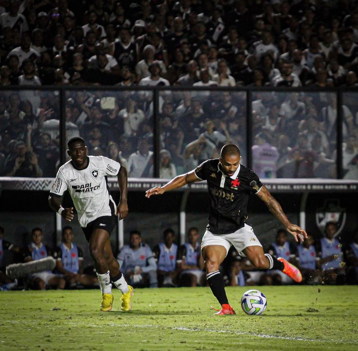 Paulo Henrique faz fila e marca o gol que deu a vitória ao Vasco - Foto: Leandro Amorim : Vasco da Gama