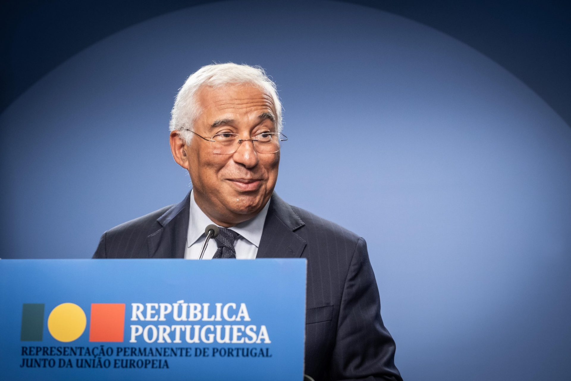 Primeiro-ministro de Portugal, António se demite após ser alvo do MP