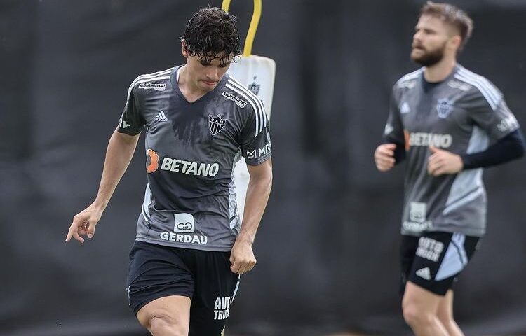 Dodô retorna aos treino nesta quinta-feira (23) e pode reforçar o Santos no jogo contra o Botafogo - Foto: Reprodução/Instagram @dodopires