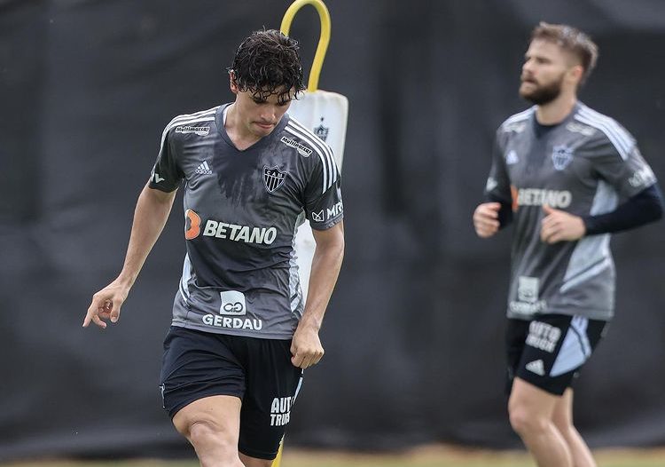 Dodô retorna aos treino nesta quinta-feira (23) e pode reforçar o Santos no jogo contra o Botafogo - Foto: Reprodução/Instagram @dodopires