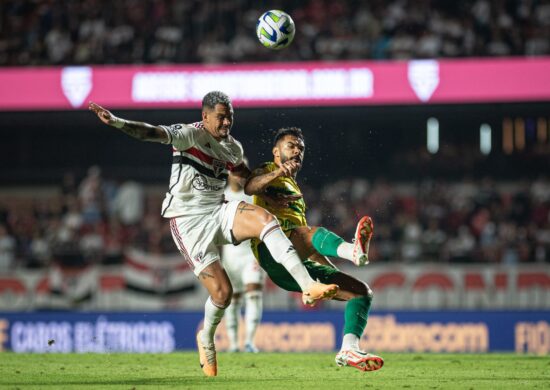 Nem a escalação de Lucas Moura e James Rodríguez conseguiu acabar com a série sem vitórias e gols do São Paulo. Pela terceira vez o ataque tricolor passou em branco e, por consequência, os três pontos não vieram - Foto: Ronaldo Barreto/Thenews2/Estadão Conteúdo