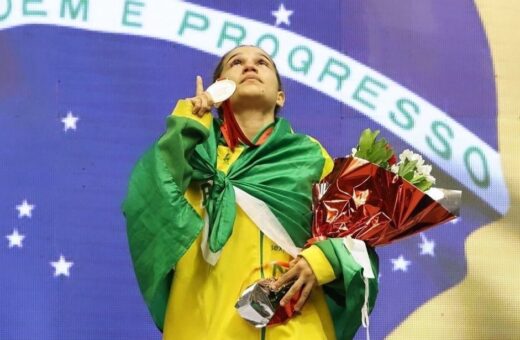 Giuliany subiu ao pódio e conquista medalha de ouro no campeonato - Foto: Divulgação/Secom