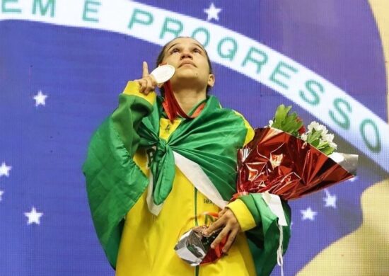 Giuliany subiu ao pódio e conquista medalha de ouro no campeonato - Foto: Divulgação/Secom