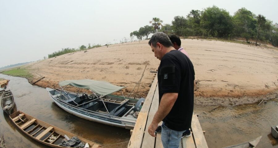 Seca no AM Rio Negro sobe apenas 1 cm nesta segunda-feira, 6