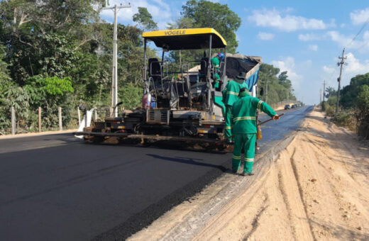 Serviços de pavimentação asfáltica na rodovia AM-010 - Foto: Divulgação/Seinfra