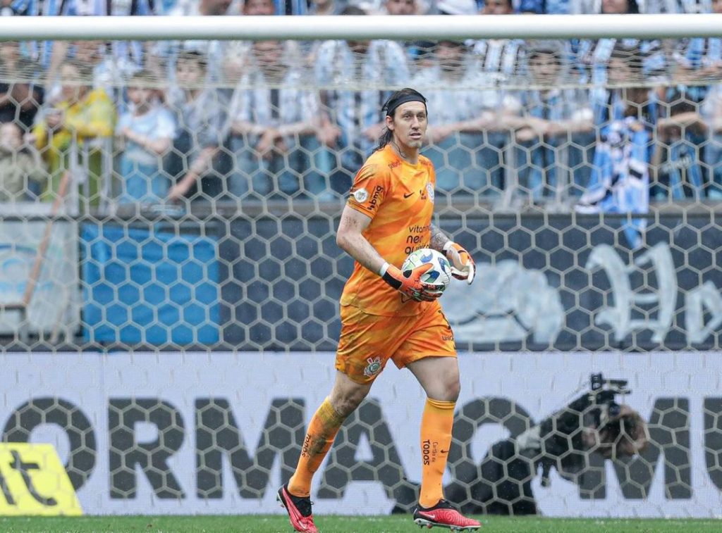 Sem dores no joelho, Cássio trabalha para reforçar Corinthians diante do Bahia