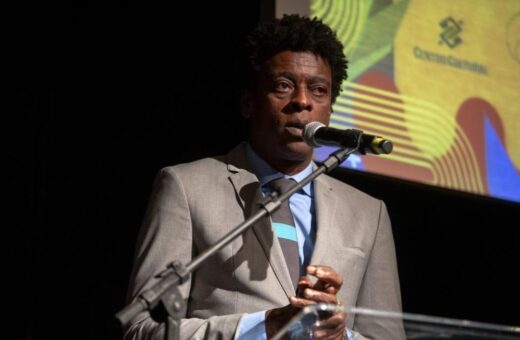 Seu Jorge recebe título de Embaixador da Cultura Brasileira