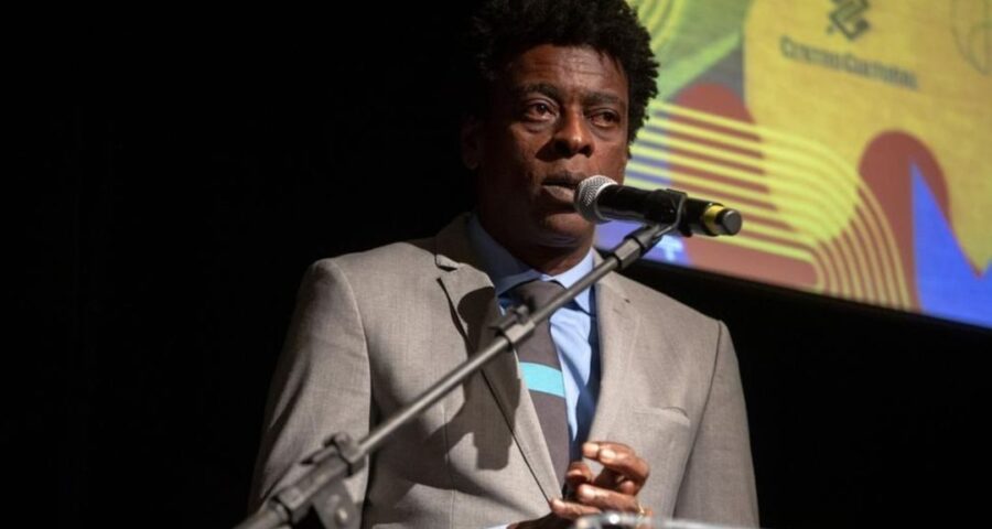 Seu Jorge recebe título de Embaixador da Cultura Brasileira