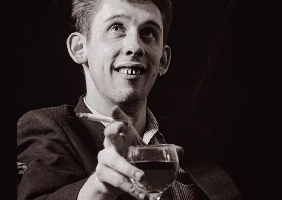 Morre Shane MacGowan, vocalista do The Pogues, aos 65 anos