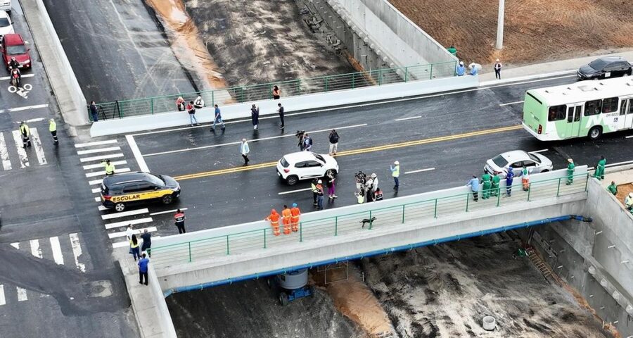 Nos últimos dias, as equipes realizaram a sinalização horizontal (faixa de pedestre, visão de via e pista) da Barão do Rio Branco, para a liberação do trânsito - Foto: Reprodução/Instagram@prefeiturademanaus