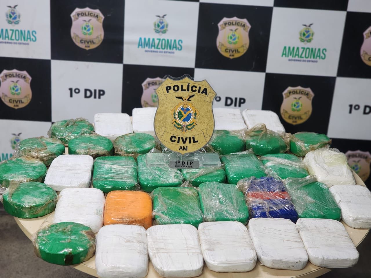 Três homens são presos durante entrega de cocaína avaliada em R$ 700 mil no AM