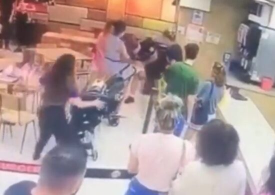 VÍDEO homem salva bebê que se engasgou em shopping no MS