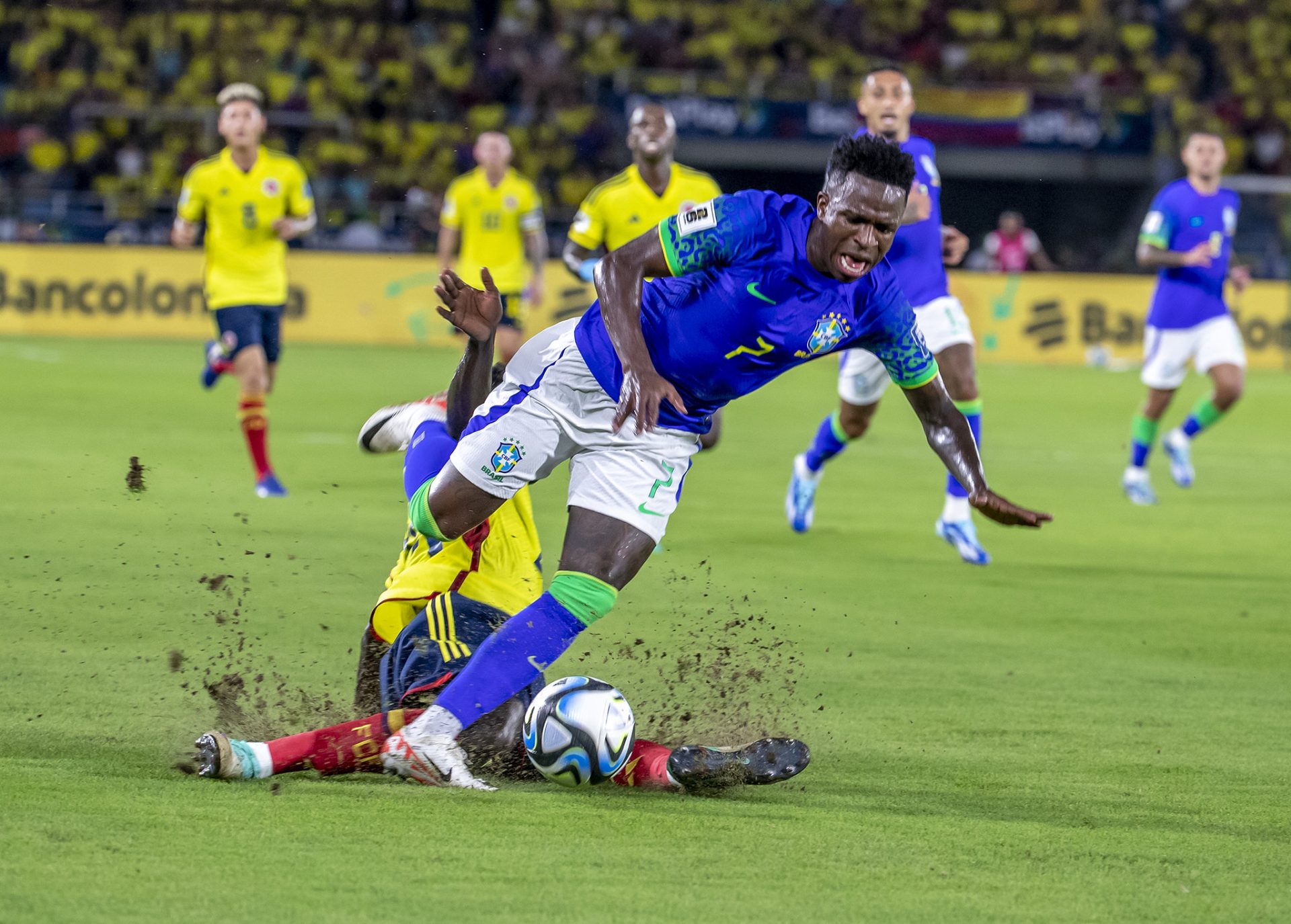 Vini Jr. desfalca a Seleção no próximo jogo após sofrer lesão durante partida contra a Colômbia - Foto: Reprodução/CBF
