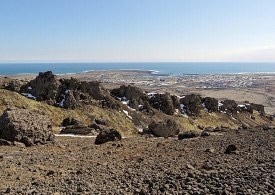 Moradores de Grindavik, na Islândia, foram retirados de casa - Foto: Reprodução/Wikimedia Commons/Jakub Halun