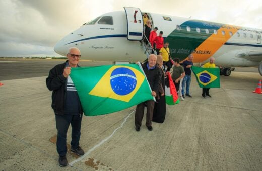 Nesta quinta-feira (2), brasileiros repatriados da Cisjordânia desembarcaram em Brasília -Foto: GOV BR/FAB