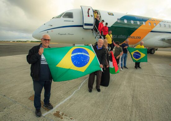 Nesta quinta-feira (2), brasileiros repatriados da Cisjordânia desembarcaram em Brasília -Foto: GOV BR/FAB