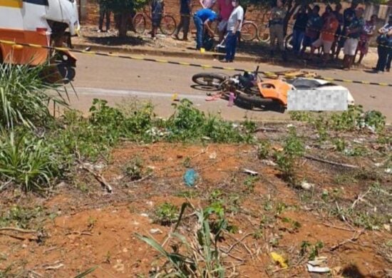 Motociclista morre após bater em micro-ônibus escolar no Tocantins