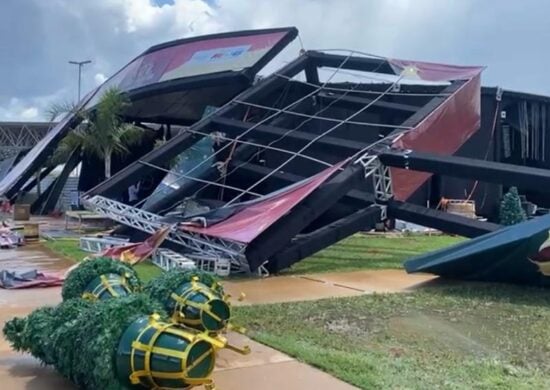 Chuva faz estragos e derruba estruturas de natal em Palmas