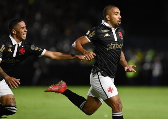 Paulo Henrique, do Vasco da Gama, comemora seu gol marcado diante do Botafogo - Foto: Alexandre Durão/Zimel Press/Estadão Conteúdo