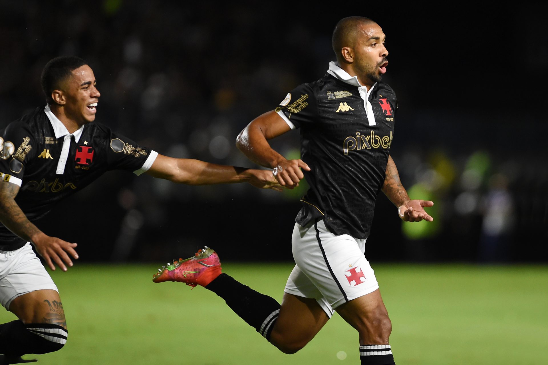 Paulo Henrique, do Vasco da Gama, comemora seu gol marcado diante do Botafogo - Foto: Alexandre Durão/Zimel Press/Estadão Conteúdo