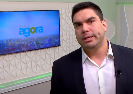 O Programa Agora é apresentado por Clayton Pascarelli – Foto: Reprodução/TV Norte Amazonas