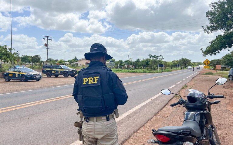 Agentes da PRF em ocorrência durante Operação Finados - Foto: PRF