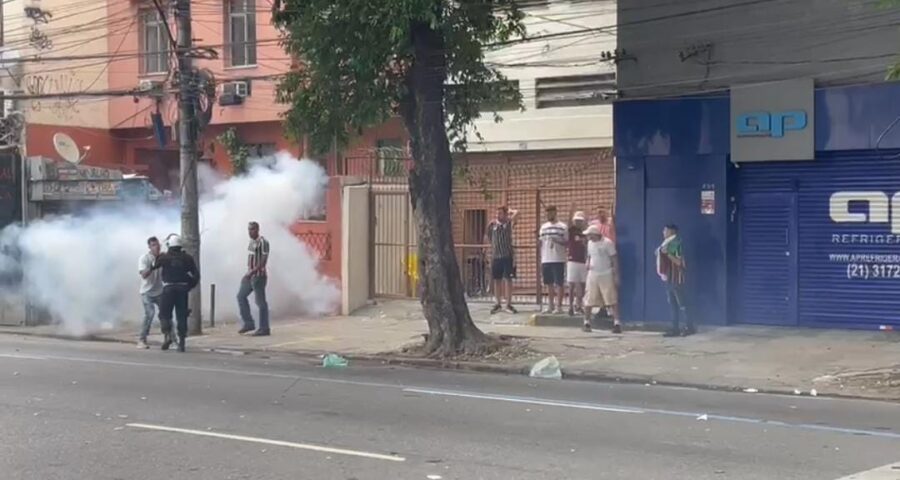 bombas-efeito-moral-torcedores-fluminense-rj-foto-reproducao-bruno-villafranca-gnc