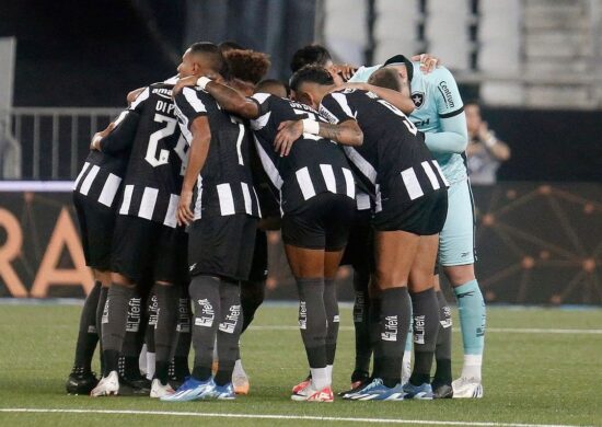 Lúcio Flávio acredita na união do elenco do Botafogo para manter a liderança no Brasileirão - Foto: Reprodução/Vitor Silva / BFR