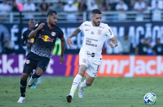 Partida entre Bragantino e Corinthians, no estádio Nabi Abi Chedid pelo campeonato Brasileiro A - Foto: Fabio Moreira Pinto/Agif - Agência De Fotografia/Estadão Conteúdo