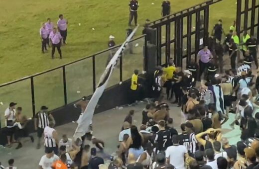 Torcida do Botafogo se envolve em briga após o jogo contra o Grêmio - Foto: Reprodução/ X @m_guimaraes94