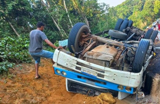 caminhao-tomba-manacapuru-13-feridas-foto-divulgacao-cbam